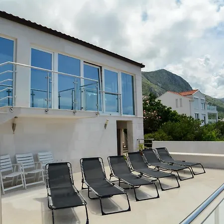 Lantoni Villa