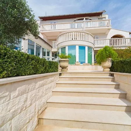 Lantoni Villa *